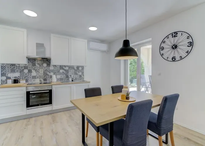 Nv Sun 23 By Aneo Travel *